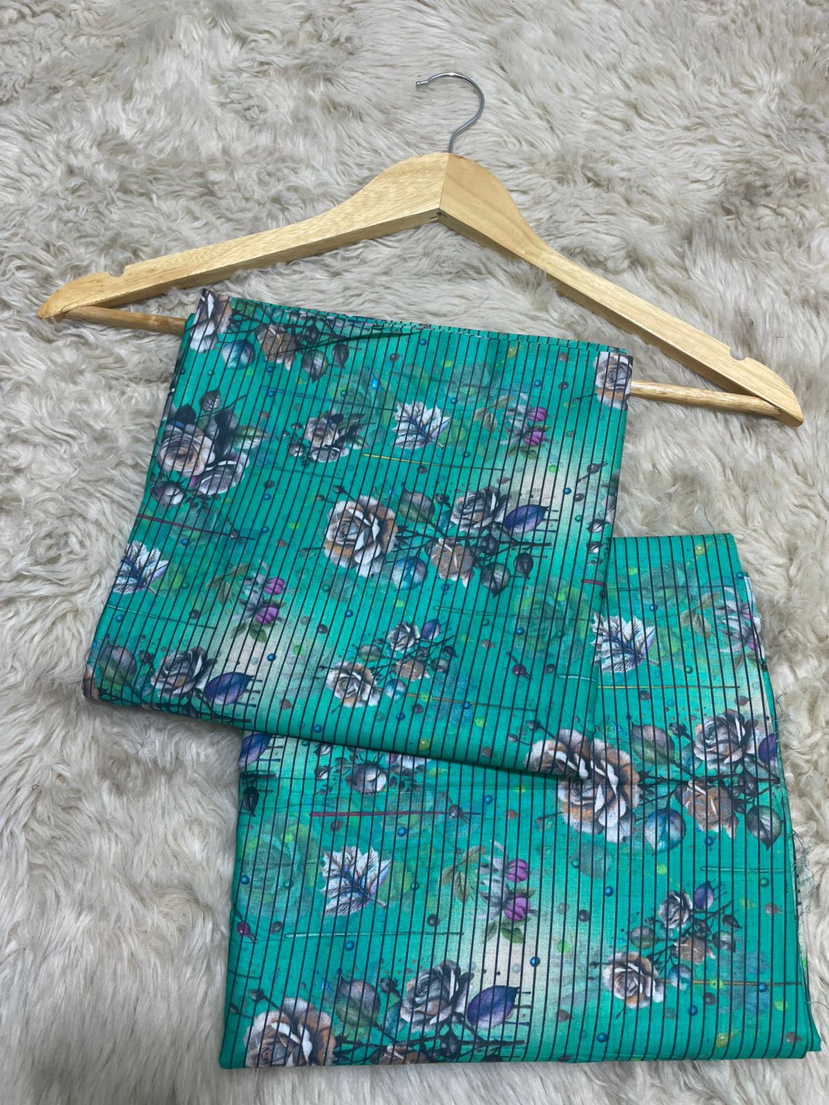 Nishat Printed Lawn 2pc (Unstitched)