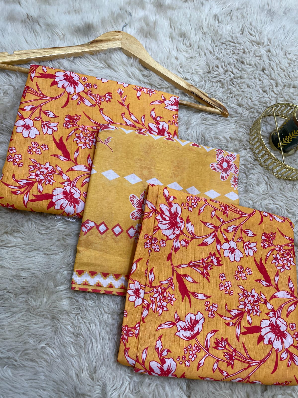 Saya Printed Lawn Three Piece (Unstitched)