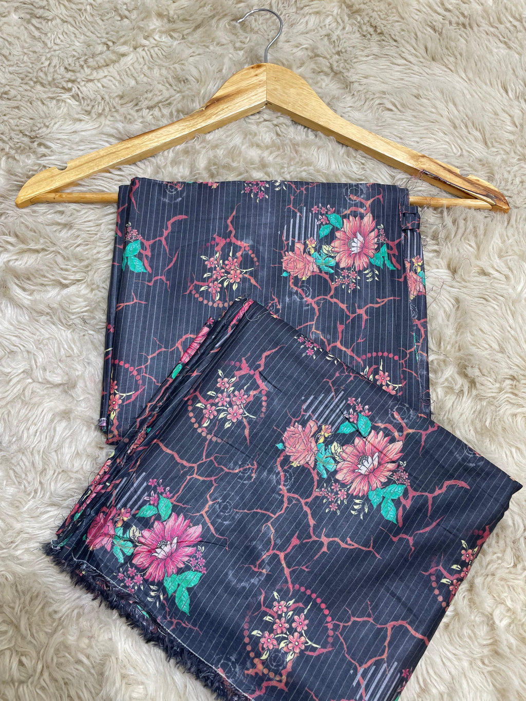 Nishat Printed Lawn 2pc (Unstitched)