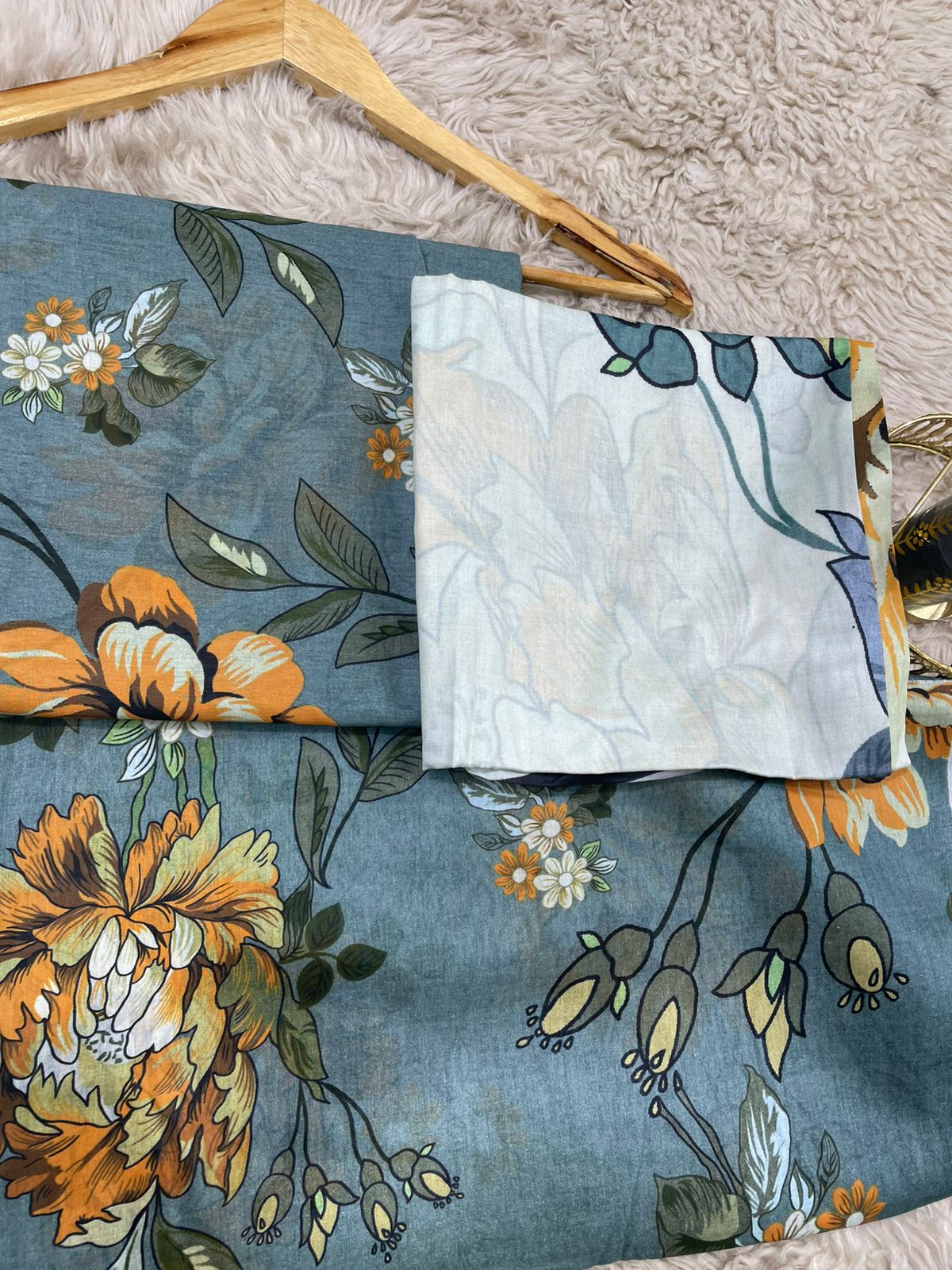 Iznik Printed Lawn Three Piece (Unstitched)