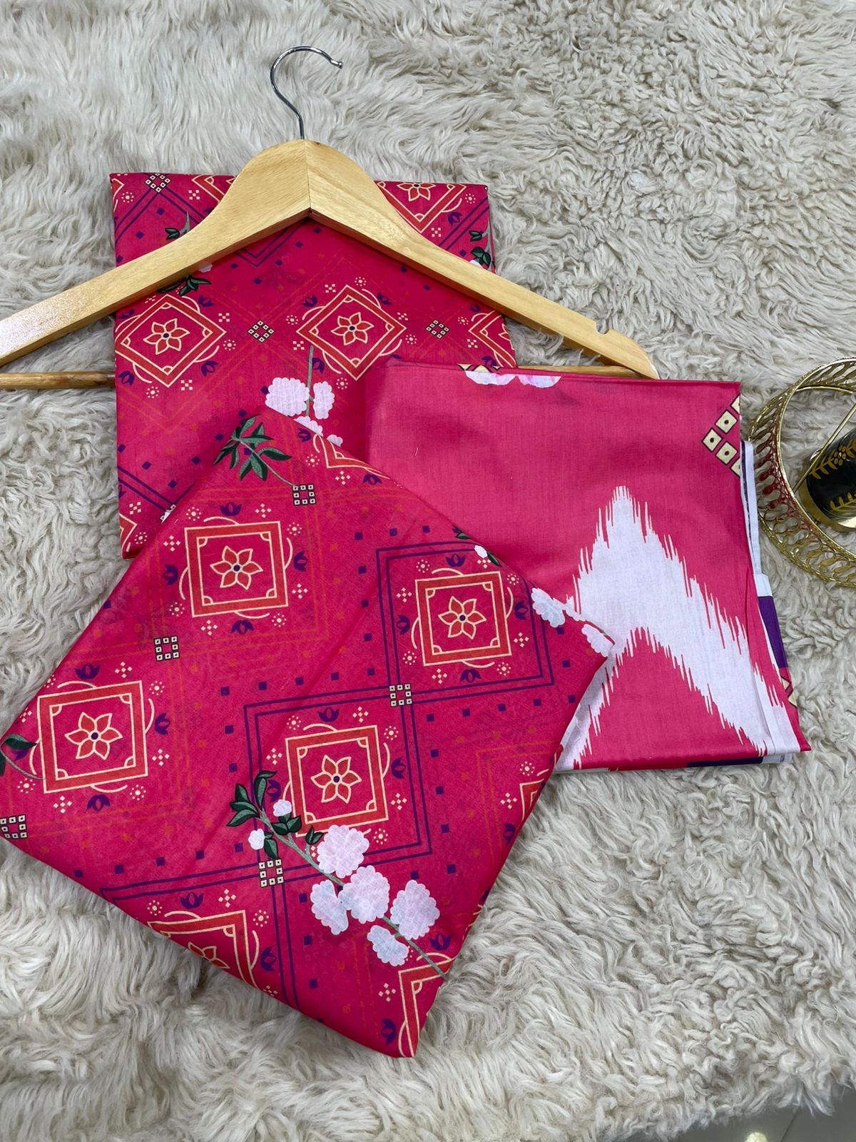 Iznik Printed Lawn Three Piece (Unstitched)