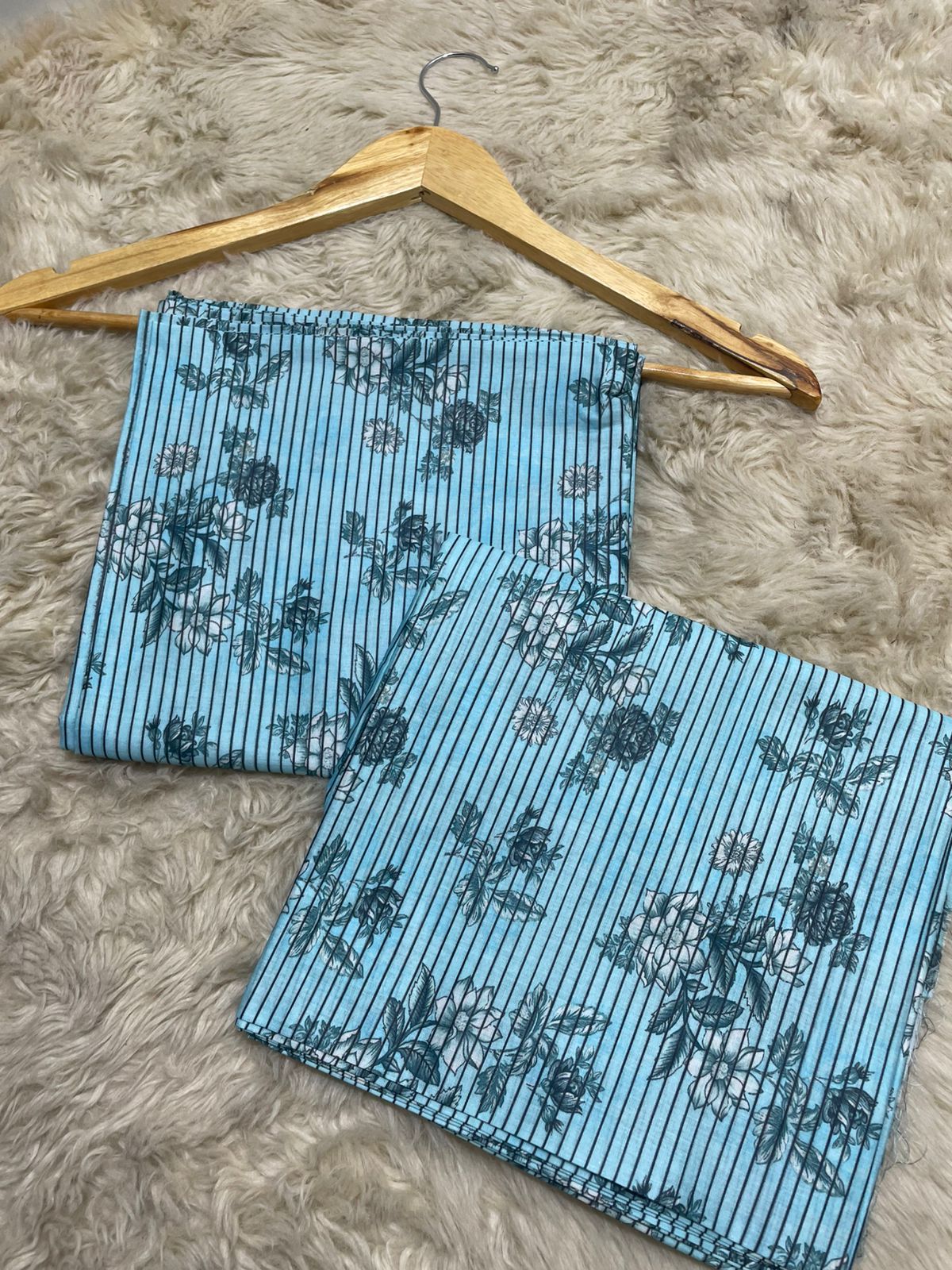 Nishat Printed Lawn 2pc (Unstitched)